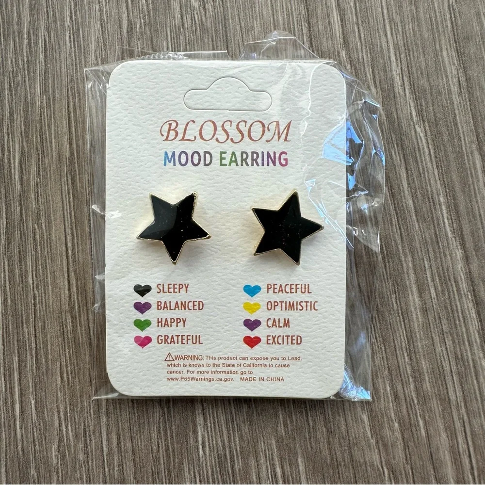 🆕 Star Shaped Color Changing Mood Earrings